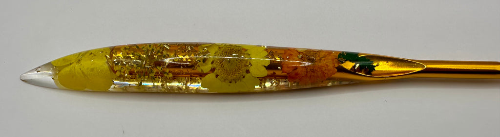Crochet Hook Elegant Pressed Flower Handle Size 4.5